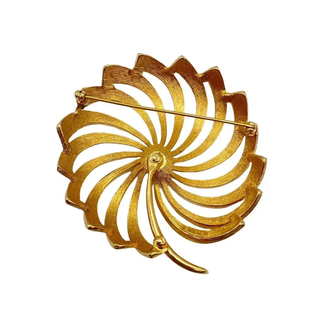 Vintage Monet‎ gold tone pin wheel brooch lapel pin flower